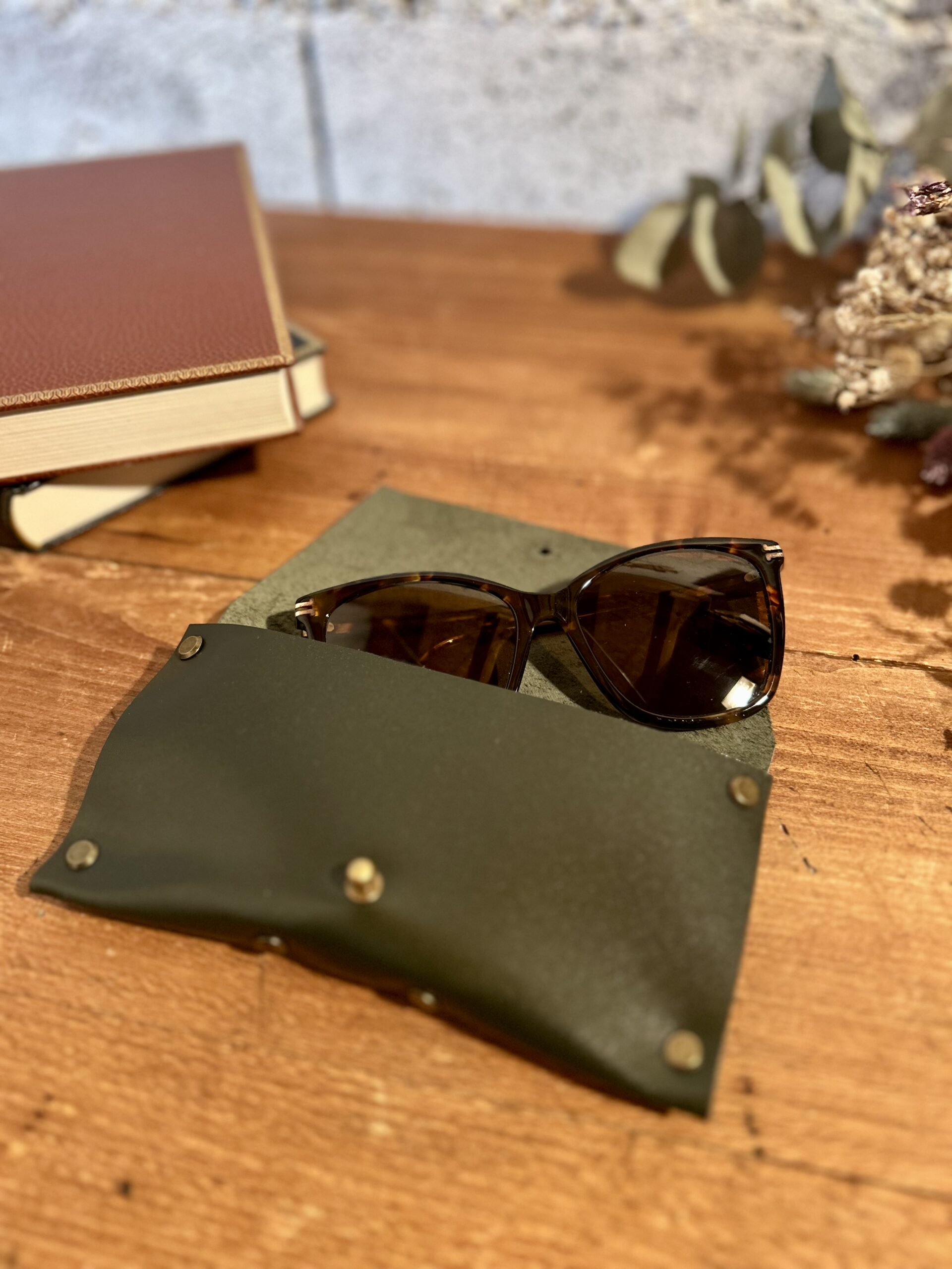 kit étui à lunettes cuir couleur vert_3 kit étui à lunettes cuir couleur vert_3